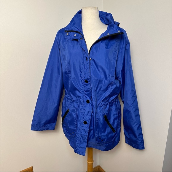 XL Serengeti Windbreaker - Picture 1 of 10